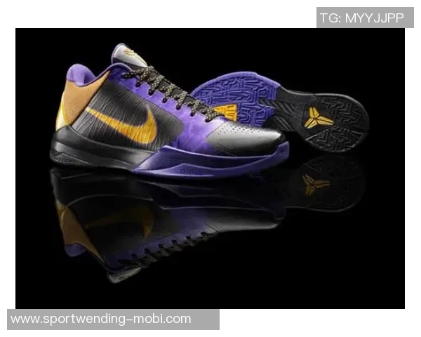 克拉克谈签名鞋科技超越Kobe5和6引发球迷热议